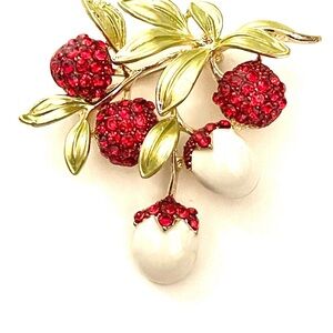 Brooch Berries & Leaves